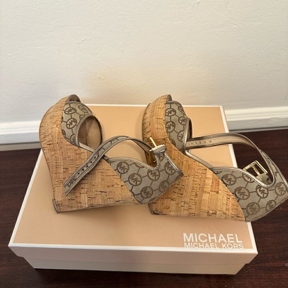 Michael Kors platform iconic lightweight gold cork wedge sandal size 7 - Picture 5 of 10